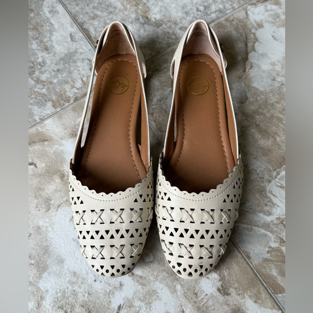 White Mountain Cream Cutout Flats